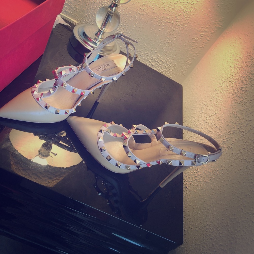Valentino Rockstud Pumps